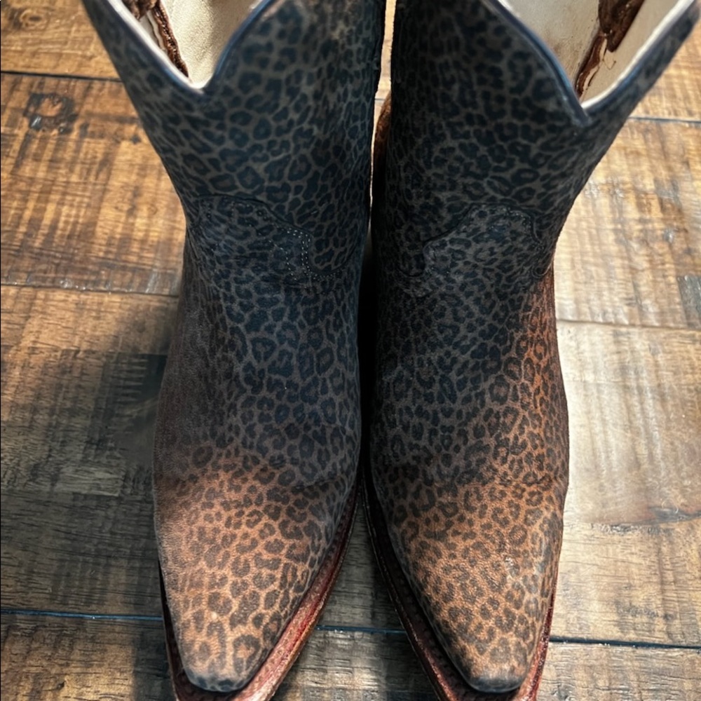 Broken T leopard print booties
